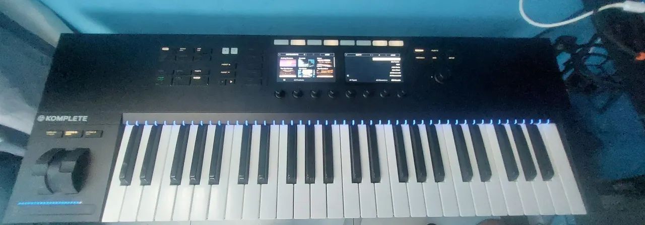 Komplete Kontrol S49 Mk2 Oportunidade!!! - Instrumentos musicais