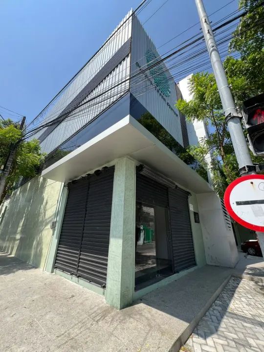 Ponto comercial na Avenida Alberto Magno, 1409, Montese.