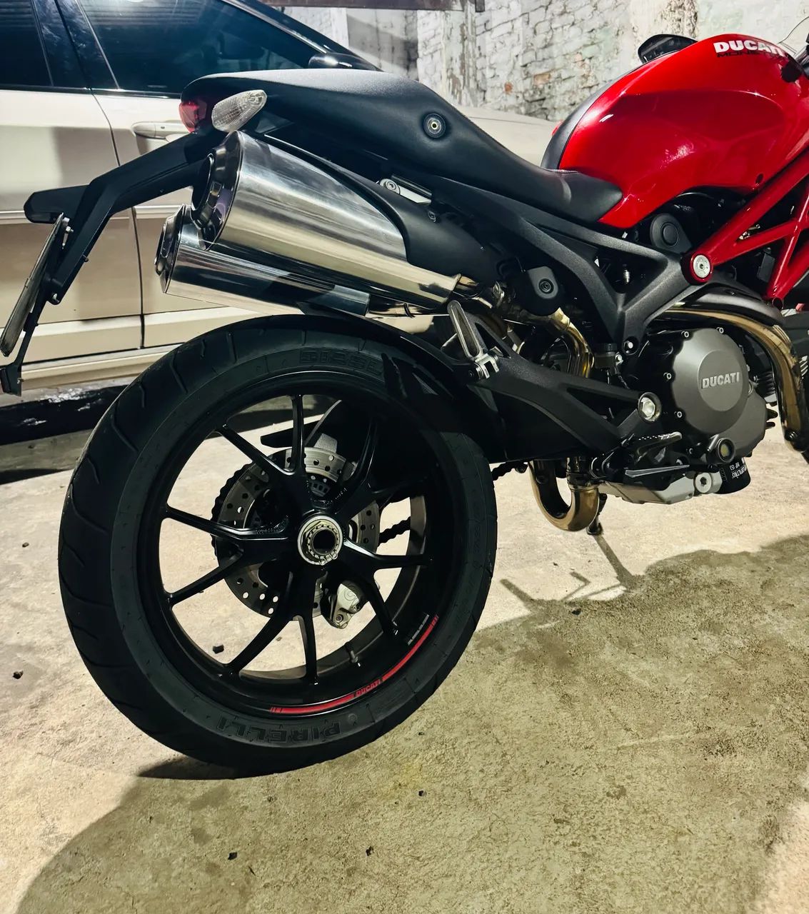 Ducati Monster 796 muito nova  - Foto 9