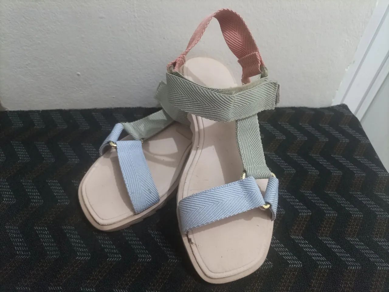 Sandália feminina colorida