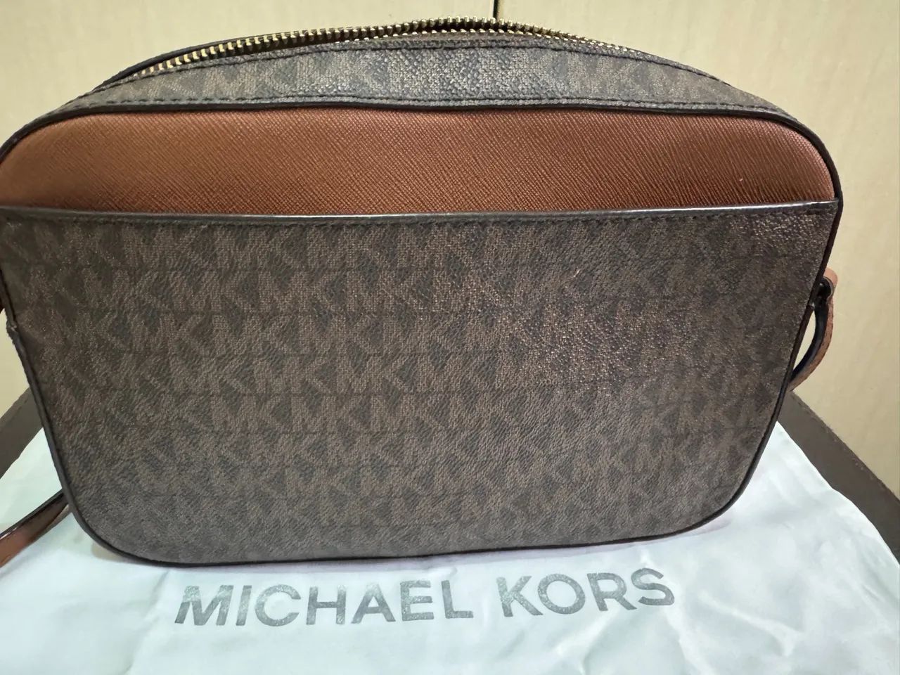 Bolsa Michael Kors Bolsa Transversal Jet Set Logo Média - Foto 3