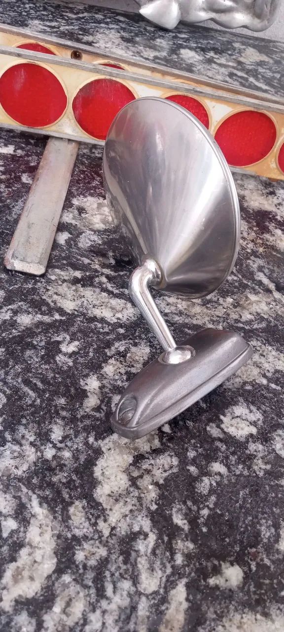 Antigo retrovisor Fiat 147