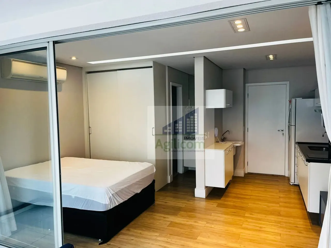 STUDIO MOBILIADO PARA LOCAÇÃO NO BROOKLIN COM 1 VAGA DE GARAGEM