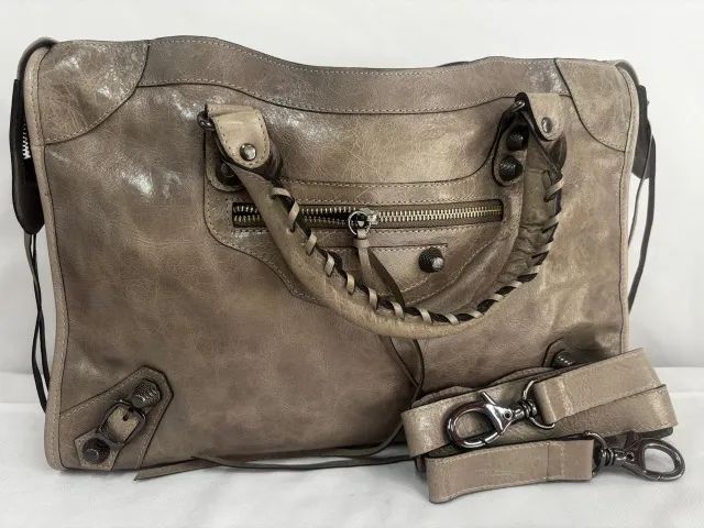 Bolsa Margot em couro cinza claro