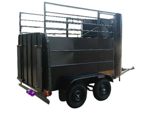 Trailer reboque para cavalos transporte equinos promoção
