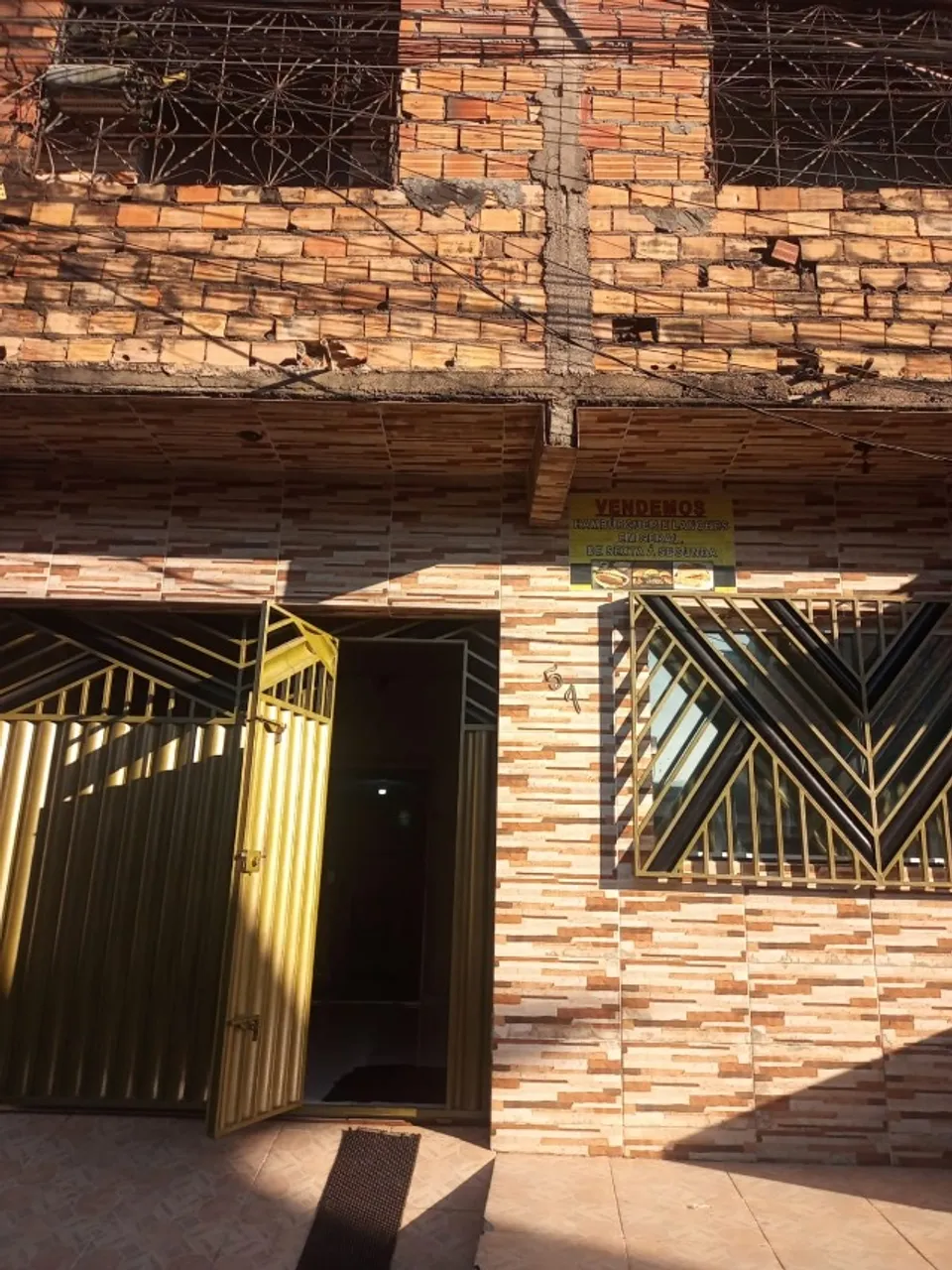 Vende-se Casa na Av. Mangueirão