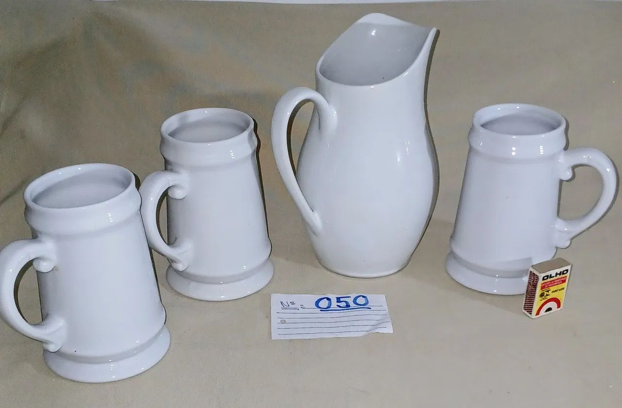 Jogo para Vinho em  Porcelana - 4 peças. 
