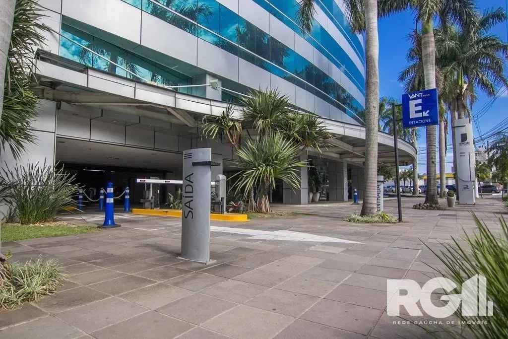 Conjunto de 165 m² mobiliado, com ar central, salas de reuniões, divisórias, bancadas com  - Foto 2