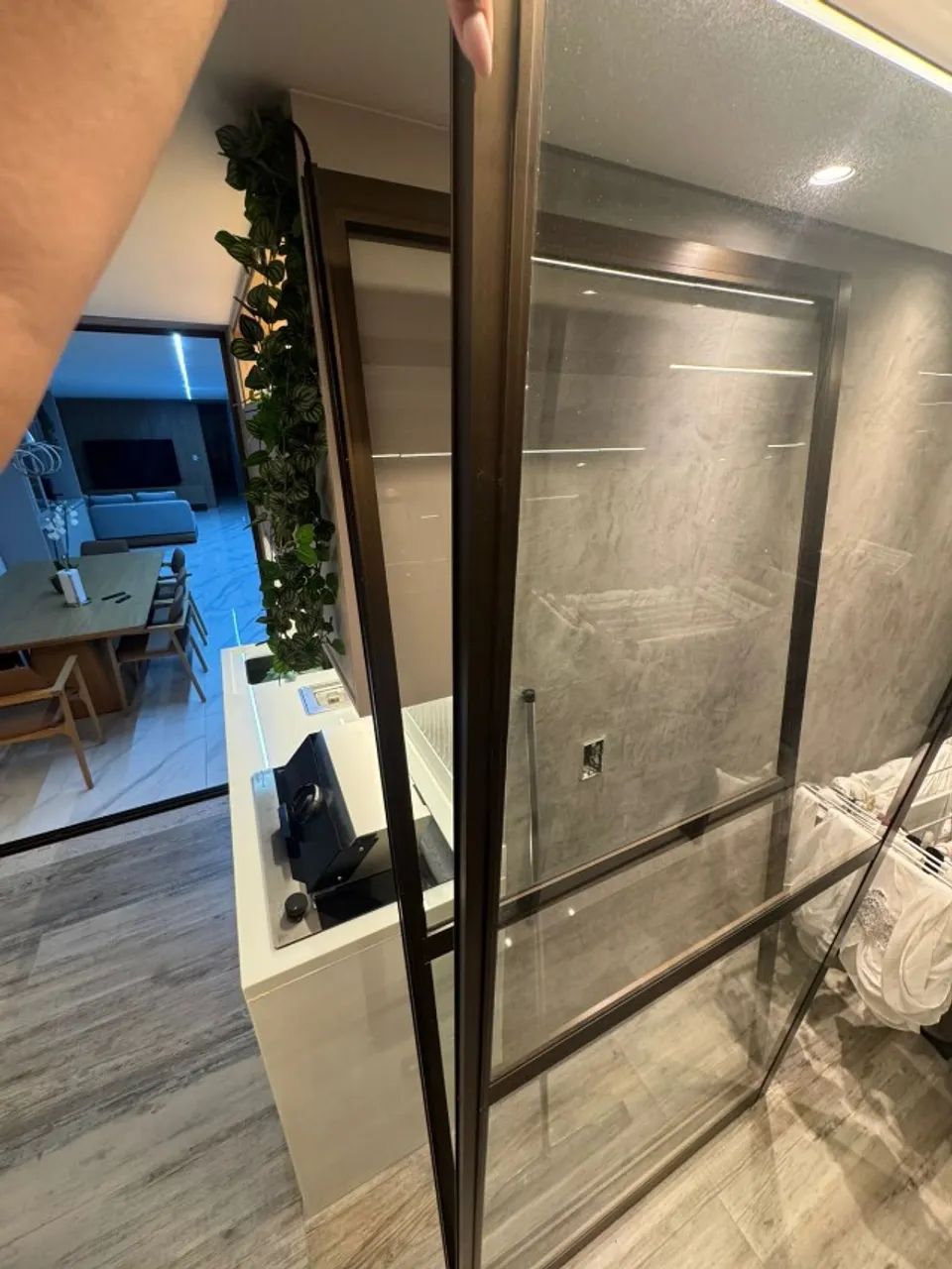 PORTA ESQUADRIA BRONZE  2,20 largura x2,40 altura COM VIDRO