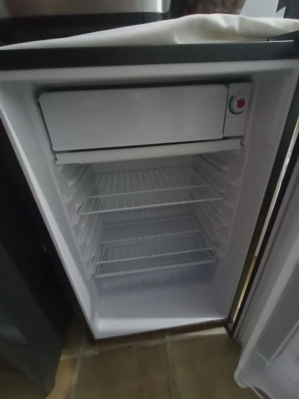 Frigobar preto  - Foto 5