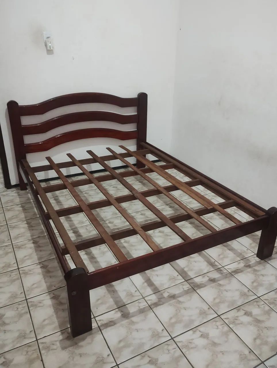 Cama em madeira Massaranduba. - Foto 2