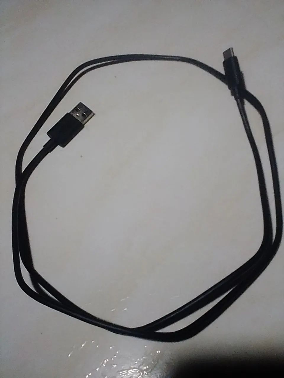 Cabo USB  tipo C com um metro de comprimento 