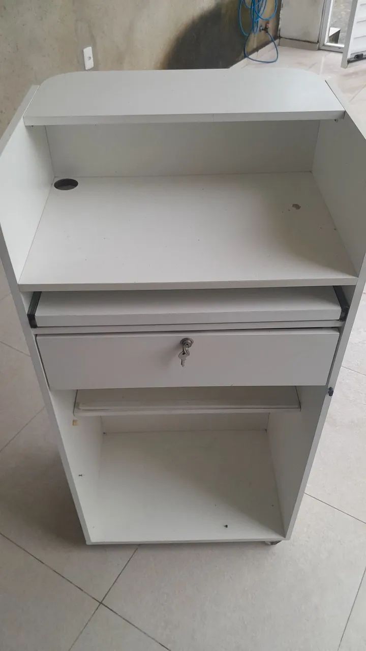 Balcão caixa com rodinha e gaveta com chave - Foto 3