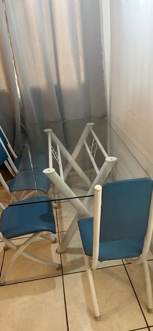 Mesa de vidro com 6 cadeiras  - Foto 2