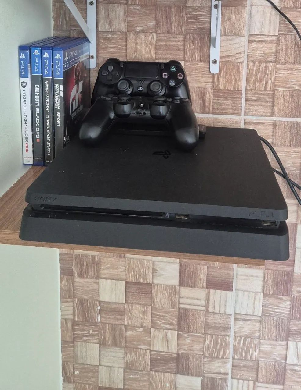 PS4 slim Impecável + 2 controles - Foto 4