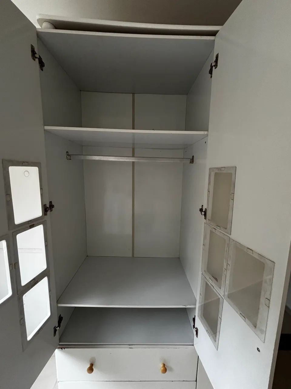 Guarda roupa e cama infantil