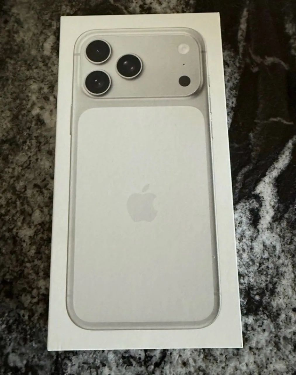 Vendo iPhone 17 pro max branco zero novo 