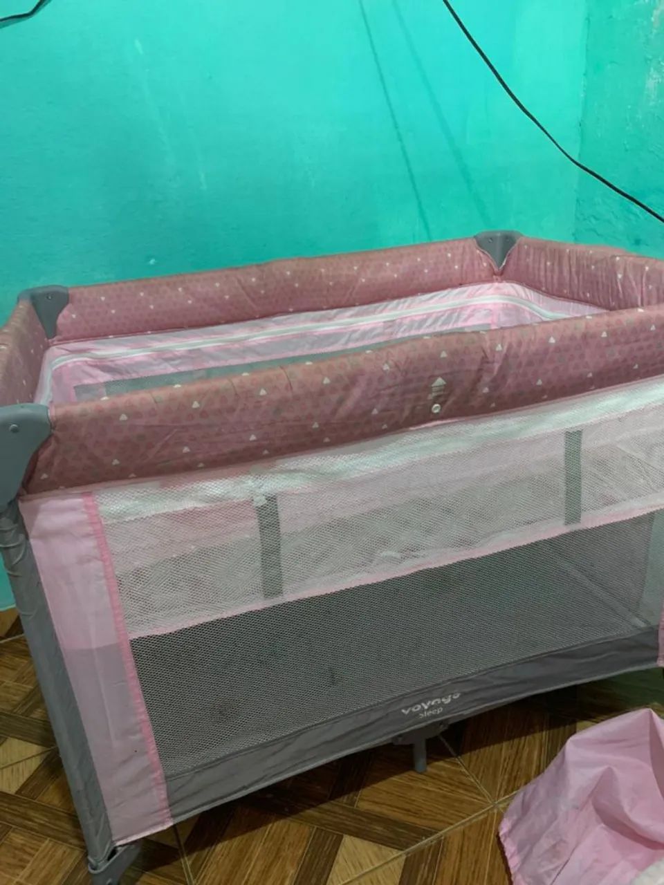 Berço cercado muito pouco usado em estado de novo 