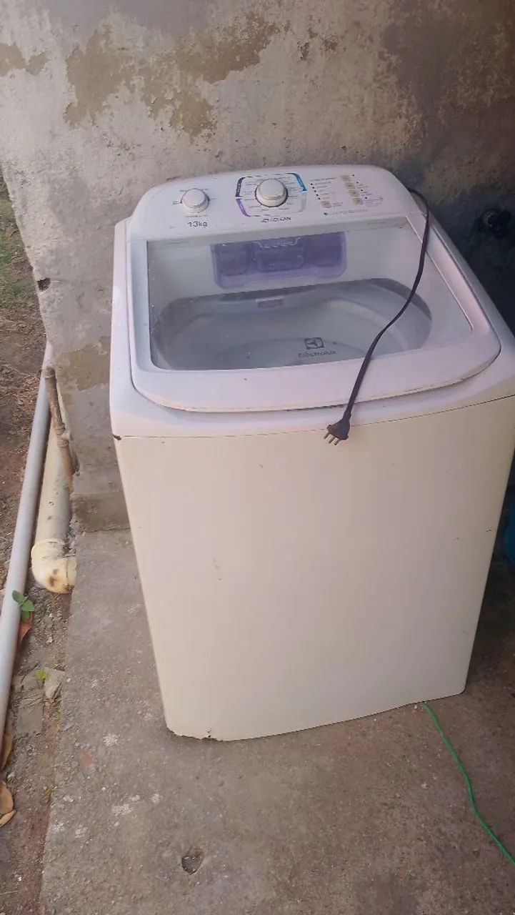 Máquina de lavar roupa com defeito 