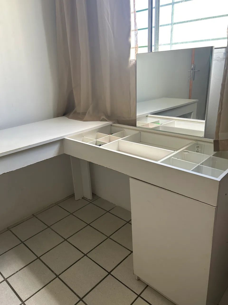 Escrivaninha + penteadeira  - Foto 5