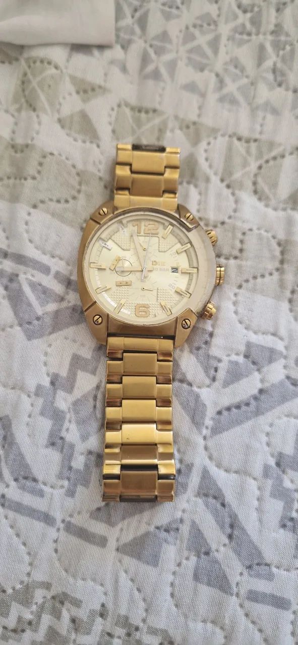 Relógio diesel dourado  - Foto 2