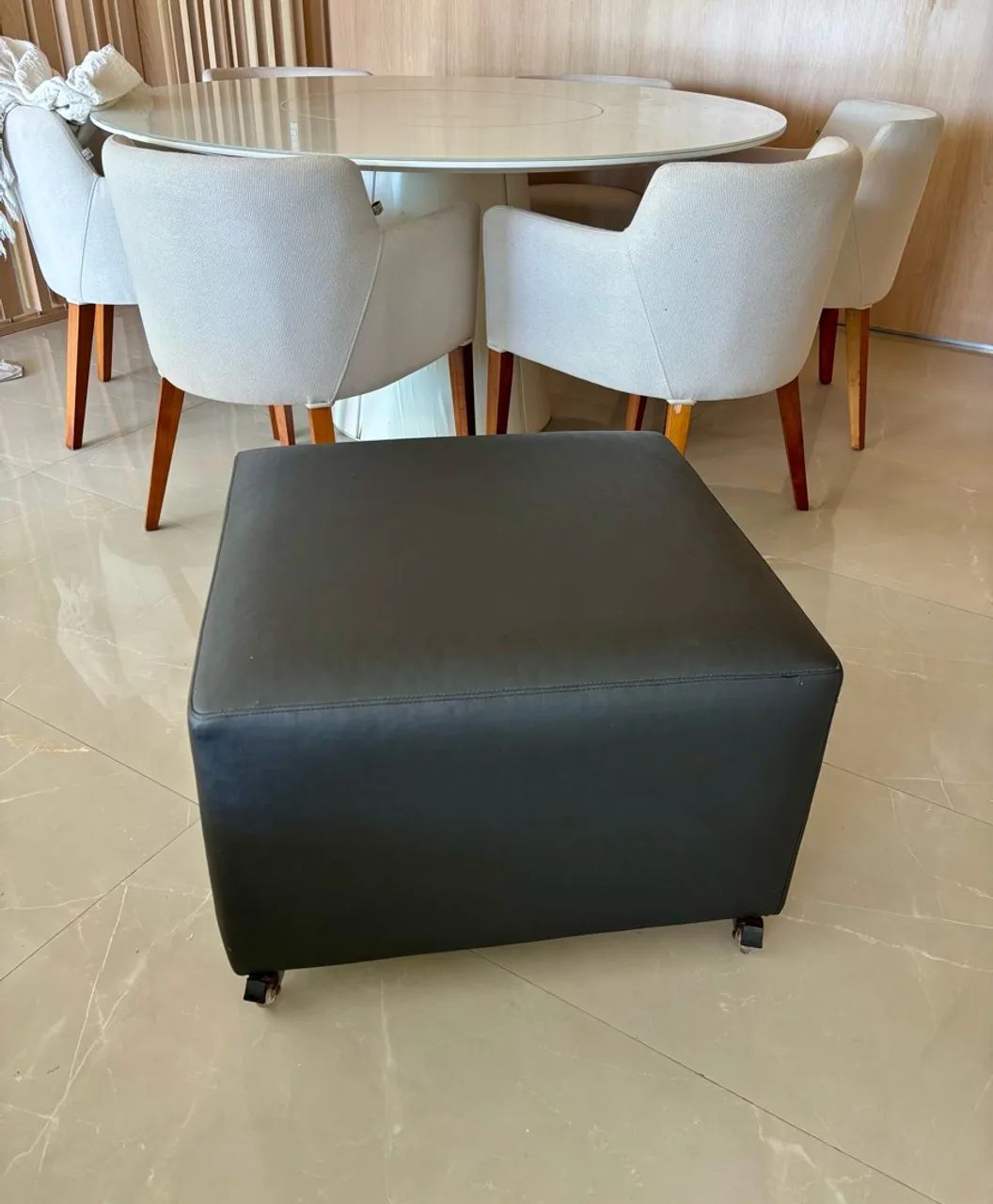 PUFE QUADRADO PRETO | 70 × 70 CM - Foto 4