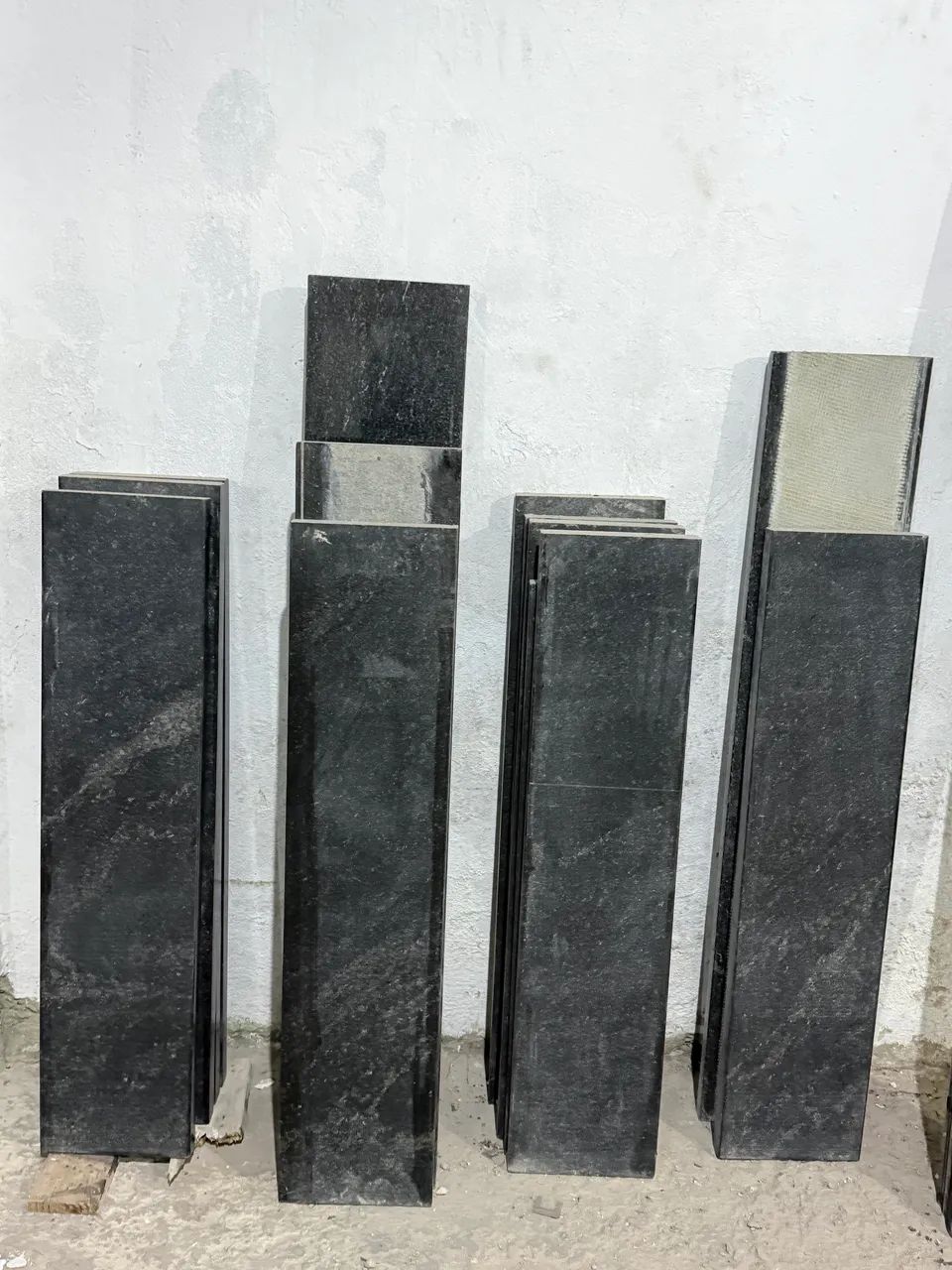 PINGADEIRAS , TOPO DE MURO