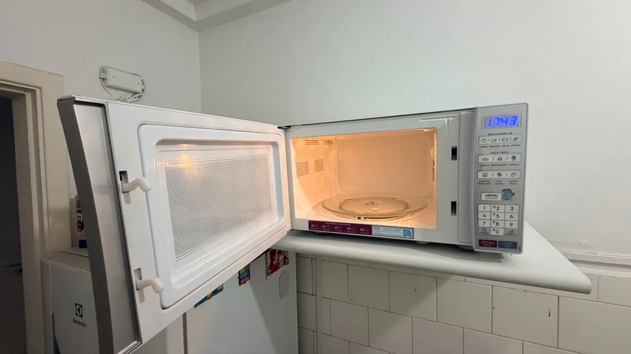 Micro-ondas de Bancada Electrolux Branco 27L MB37R - Foto 2