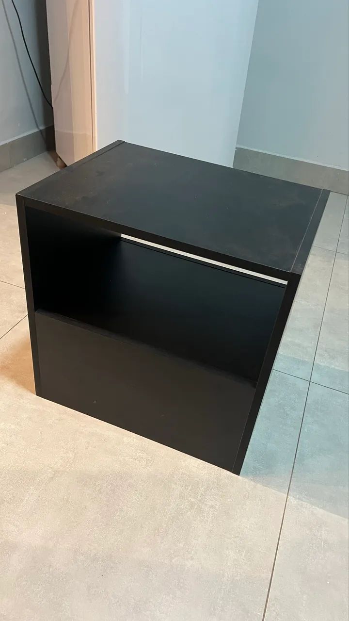 Mesa de cabeceira Tok&Stok preto 45x45 - moderno e compacto
