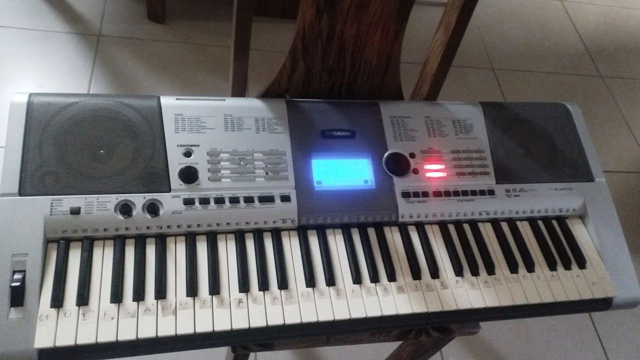 Teclado Yamaha PSR E403 