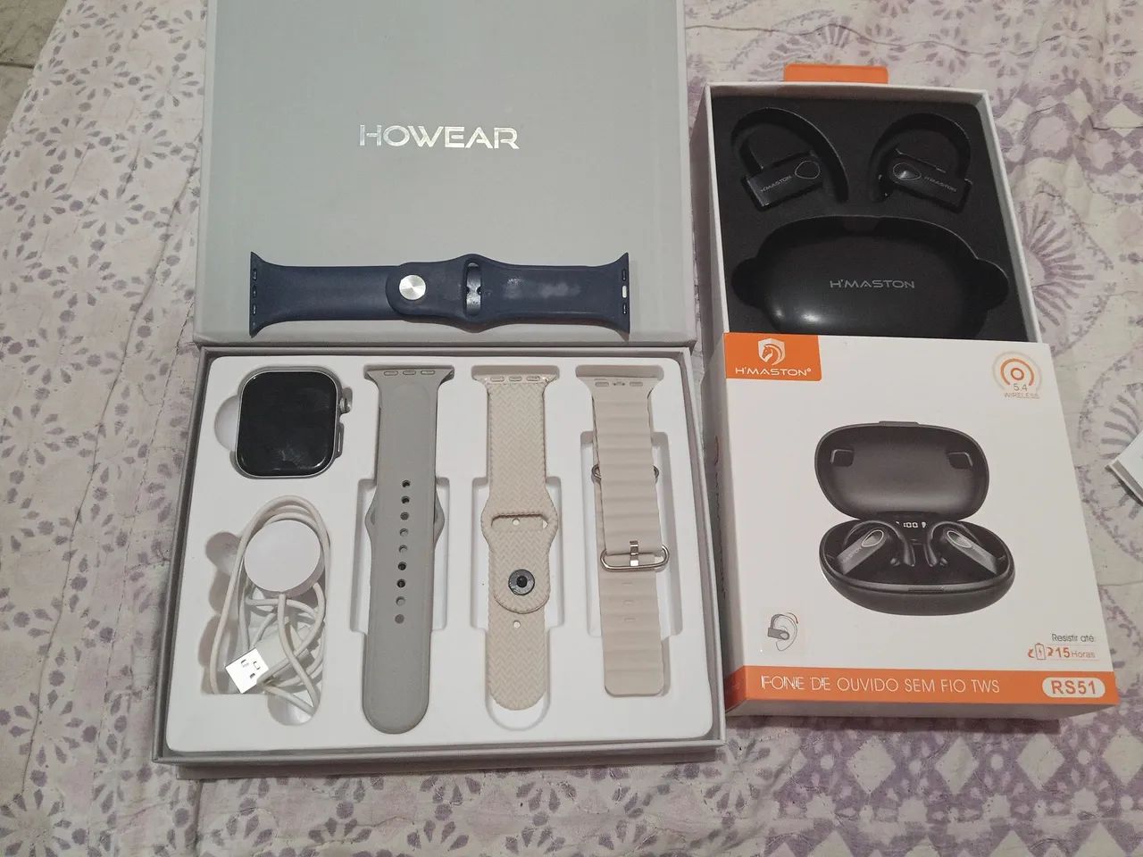 Relógio smartwatch e fone de ouvido