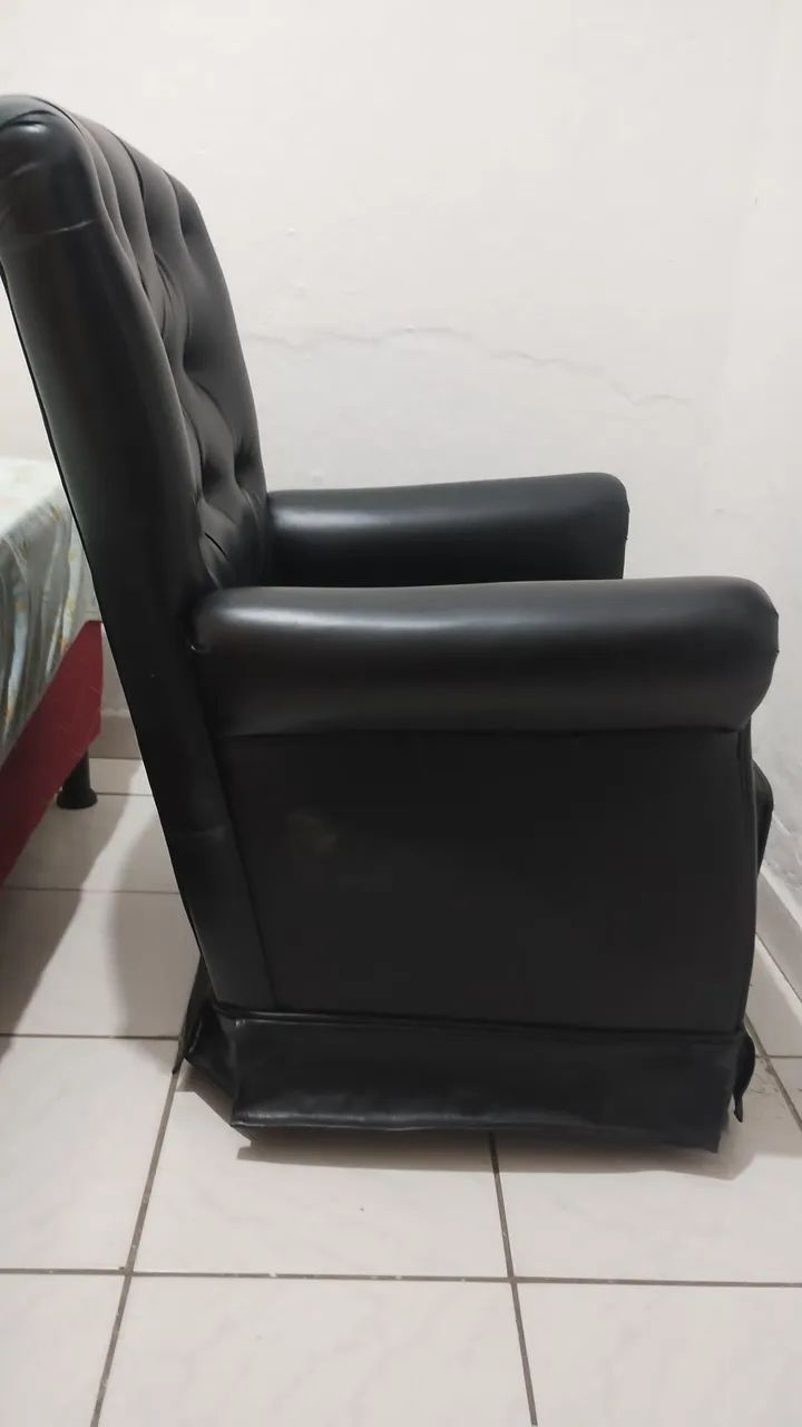 Cadeira de amamentação usada preta em couro. - Foto 2