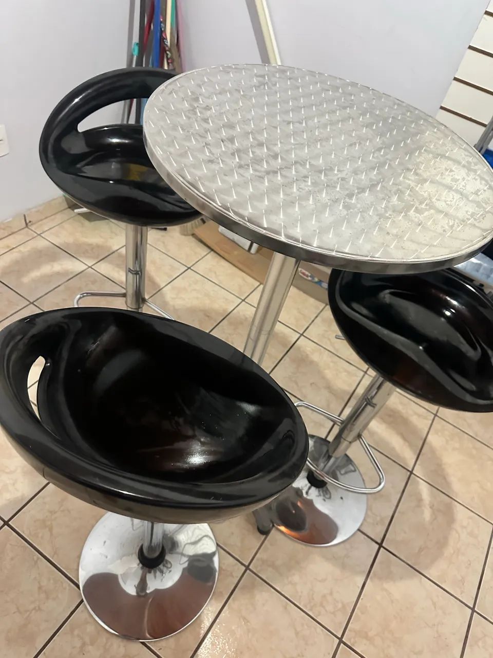 Banquetas e mesa - Foto 4