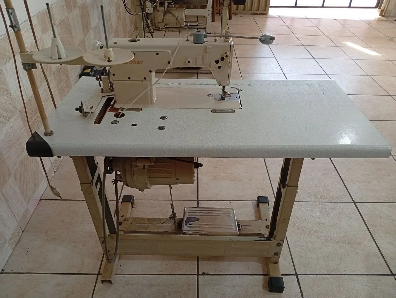 Máquina de costura  - Foto 2
