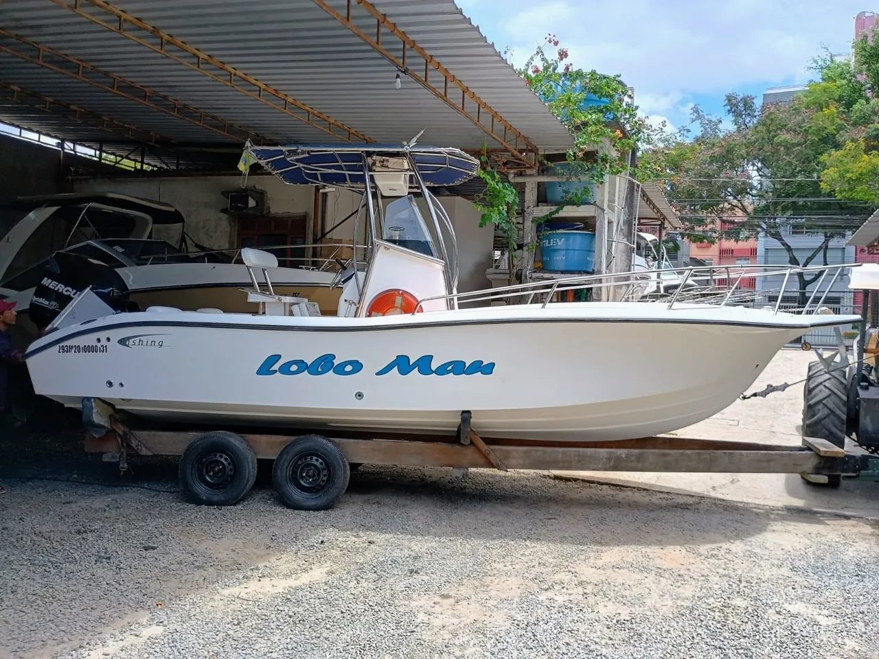 Vendo lancha fishing 24 pés 2010 motor Mercury optmax , tudo revisado 
