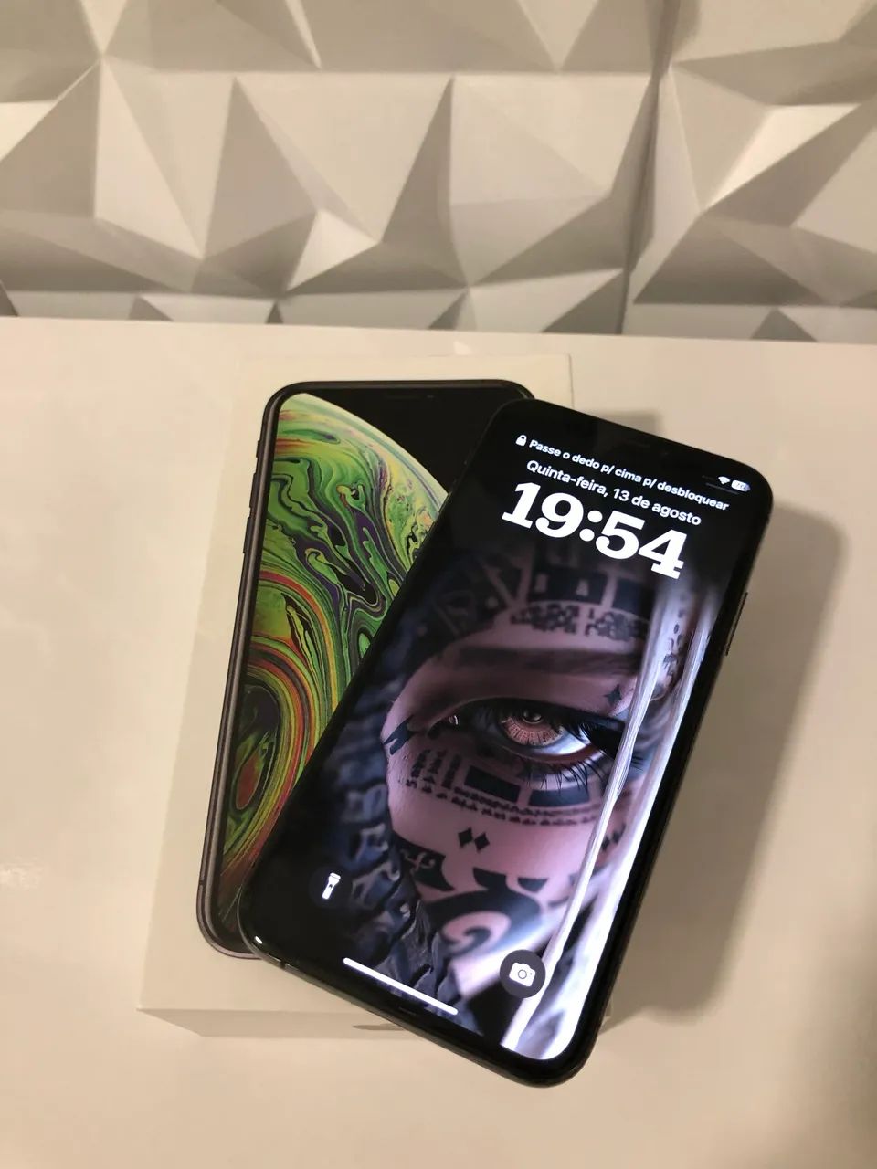 iPhone XS com caixa 