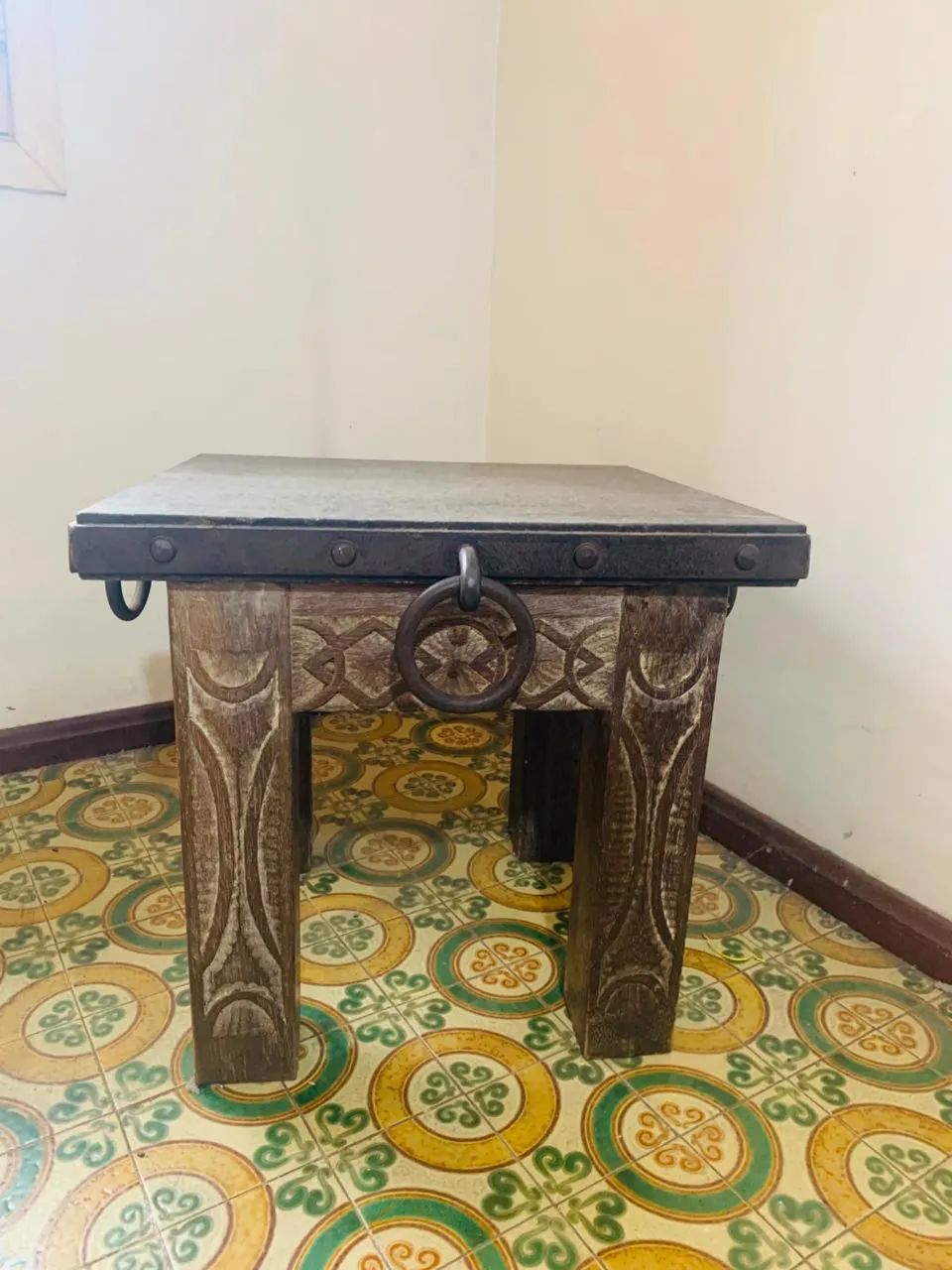 Mesa de canto 60X60.