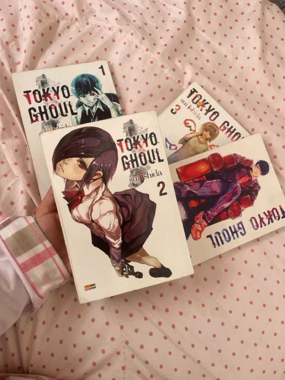Tokyo Ghoul volume 1, 2, 3 e 4.