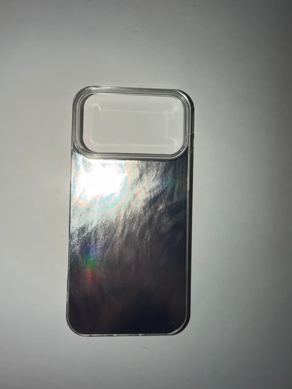Capa de celular prateada/ Capinha prata - Iphone 17 PRO MAX (é nova, não foi usada)