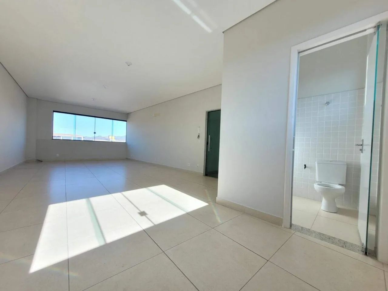 Sala disponível para locação no Centro - Igarapé/MG.