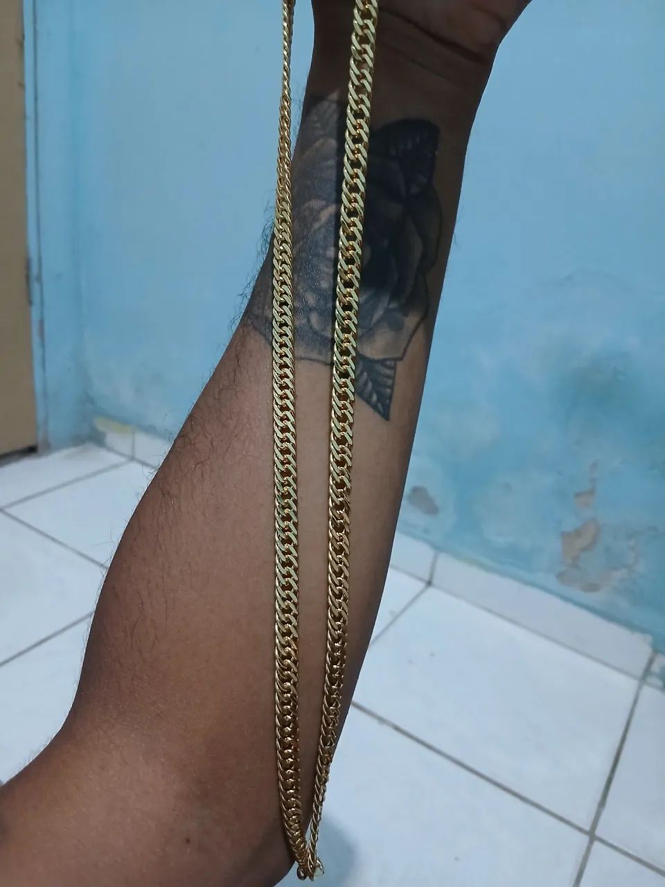 Cordão dourado, moeda antiga, 50 pra vender hoje!! - Foto 2