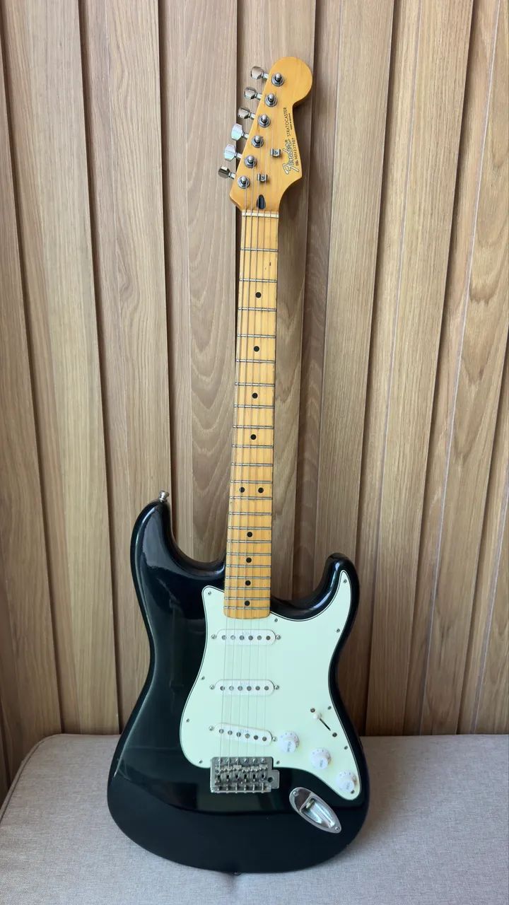 Fender Stratocaster Standard 2004 Black MIM - Instrumentos