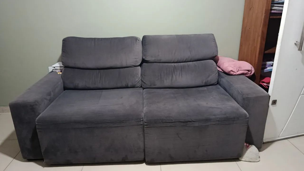 Vendo sofá - 2 lugares. 2m Cinza Escuro 