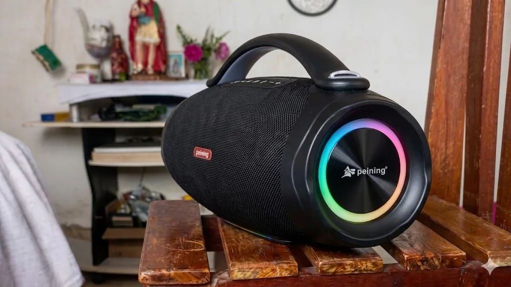 Caixa de som Peining Bluetooth, com 2 microfones sem fio, graves exelentes.Com nota fiscal - Foto 3