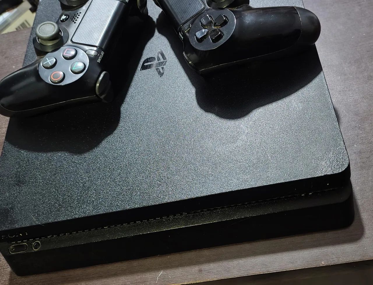 PlayStation 4 slim com 10 jogos - Foto 3