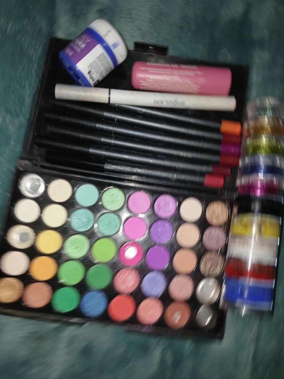 Kit com Maquiagem sombra lápis etc - Foto 5