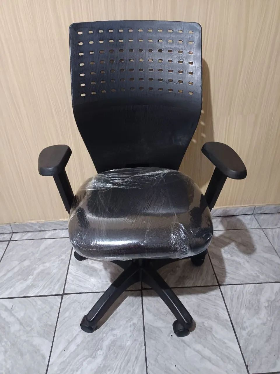 Vendo cadeira de escritório  - Foto 3