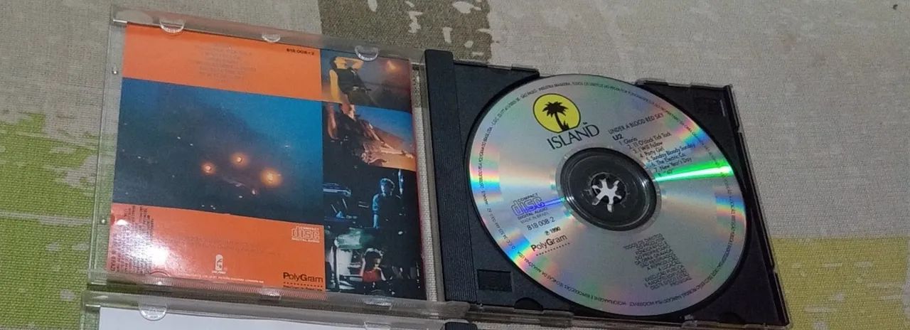  CD U2  - UNDER A RED BLOOD SKY EXCELENTE ESTADO - Foto 2