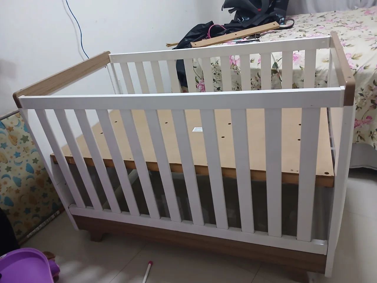 Berço infantil branco de madeira - Foto 4