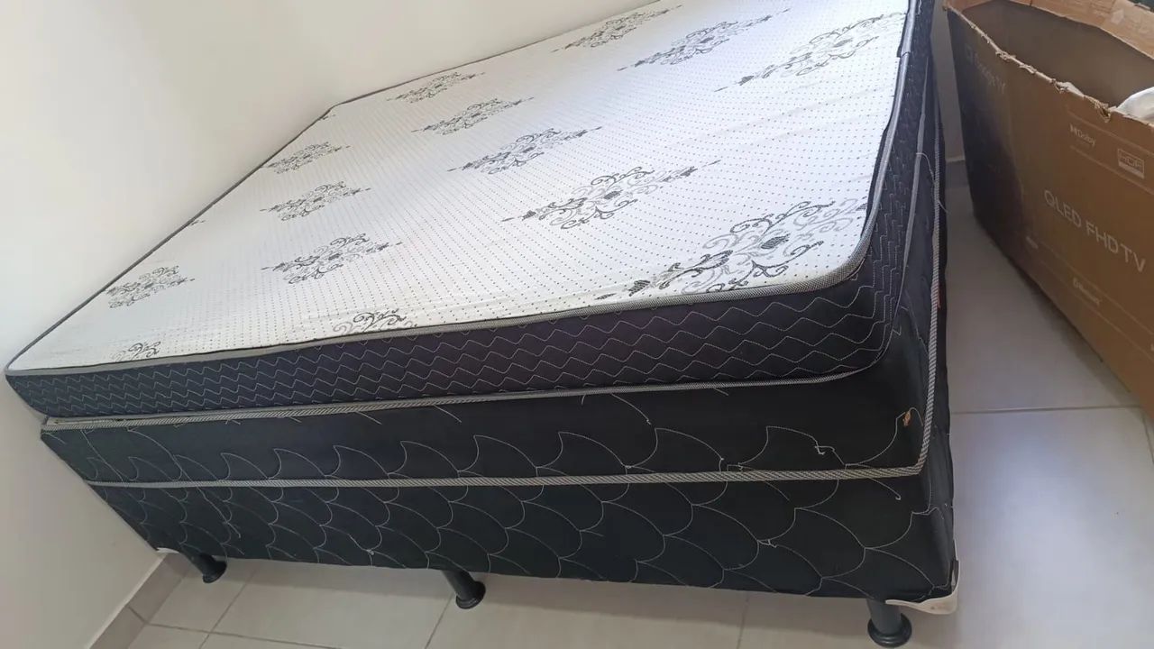 Vendo base e colchão 